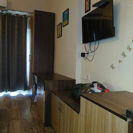 Chaudhary Homes Велика Нойда Екстер'єр фото